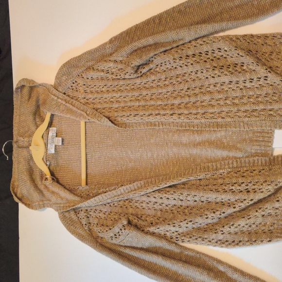 By Design M Tan Sweater - Picture 2 of 12